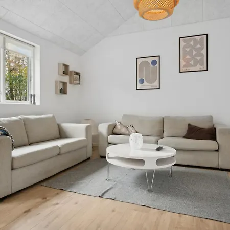 I Ferieby Nær Vesterhavet Feriehus